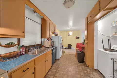 Kitchen - 8918 Cloverpatch Ter, North Chesterfield, VA 23237 photo 1 of 6