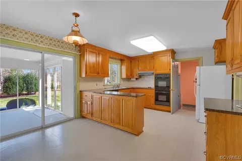 Kitchen - 13400 W Salisbury Rd, Midlothian, VA 23113 photo 5 of 5