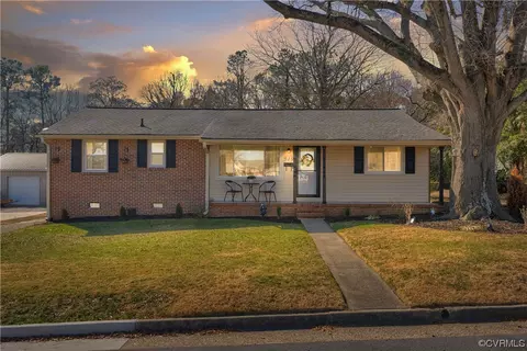 519 Old Town Dr, Colonial Heights, VA 23834