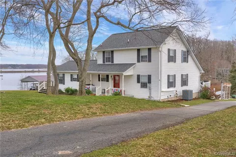 228 Lakeview Dr, Mineral, VA 23117