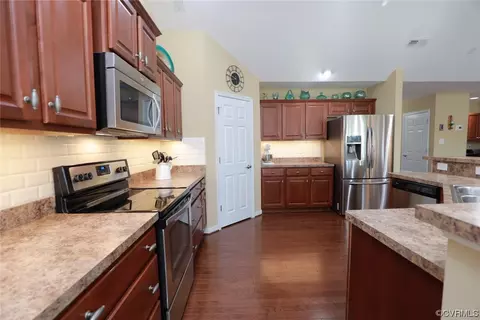 Kitchen - 8194 Janice Ave, Mechanicsville, VA 23111 photo 7 of 8