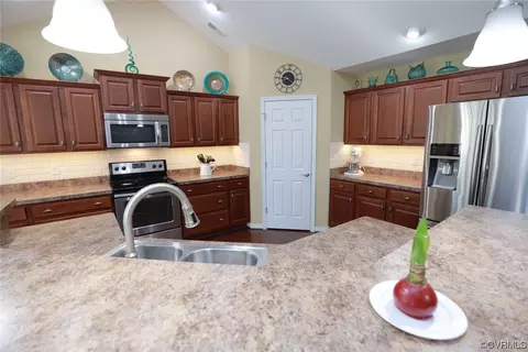 Kitchen - 8194 Janice Ave, Mechanicsville, VA 23111 photo 5 of 8