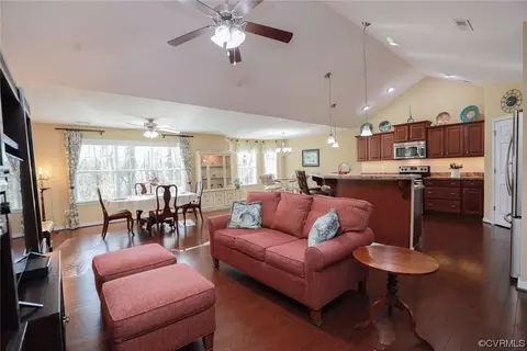 Living - 8194 Janice Ave, Mechanicsville, VA 23111 photo 2 of 5