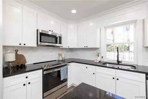 Kitchen - 8237 Robert Bruce Dr, North Chesterfield, VA 23235 photo 9 of 12