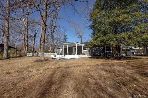 Exterior - 8237 Robert Bruce Dr, North Chesterfield, VA 23235 photo 7 of 7