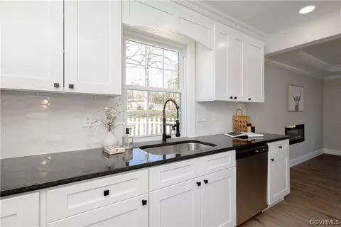 Kitchen - 8237 Robert Bruce Dr, North Chesterfield, VA 23235 photo 10 of 12