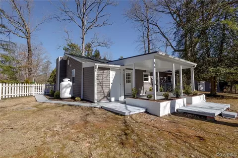 Exterior - 8237 Robert Bruce Dr, North Chesterfield, VA 23235 photo 6 of 7