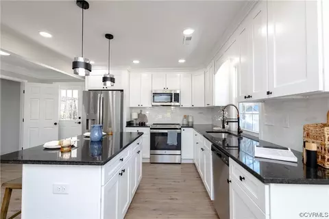 Kitchen - 8237 Robert Bruce Dr, North Chesterfield, VA 23235 photo 8 of 12