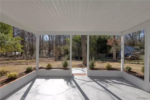 Exterior - 8237 Robert Bruce Dr, North Chesterfield, VA 23235 photo 4 of 7