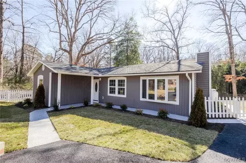 Exterior - 8237 Robert Bruce Dr, North Chesterfield, VA 23235 photo 2 of 7