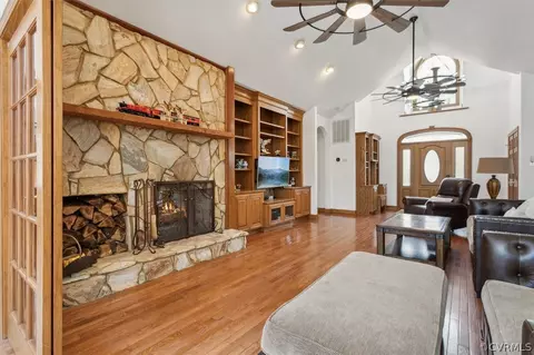 Living - 1915 Carter Rd, Lanexa, VA 23089 photo 2 of 4