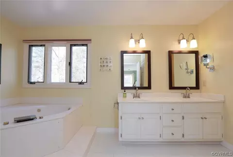 Bath - 2500 Chartstone Dr, Midlothian, VA 23113 photo 6 of 7