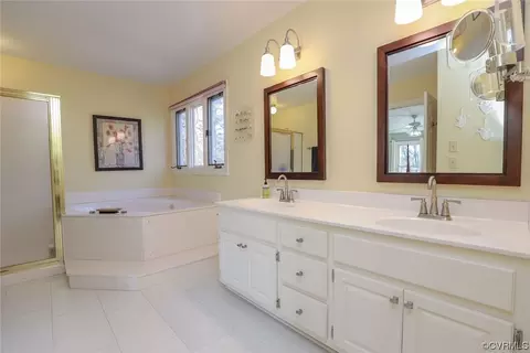Bath - 2500 Chartstone Dr, Midlothian, VA 23113 photo 4 of 7