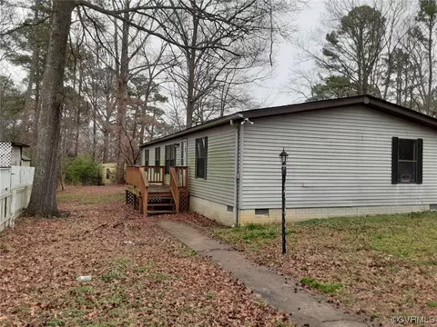 17003 Lansmill Dr, Colonial Heights, VA 23834
