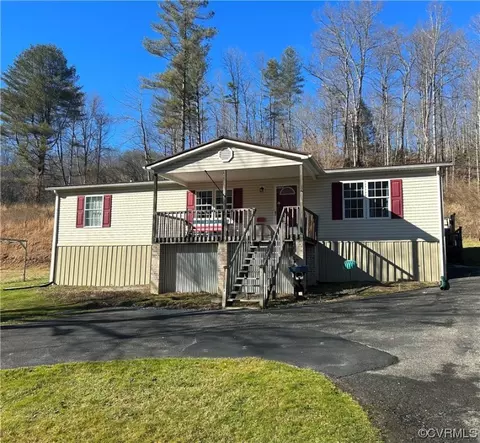 11505 Rockwood Ln, Pound, VA 24279