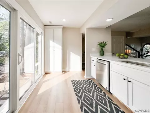 Kitchen - 4811 Long Shadow Dr, Midlothian, VA 23112 photo 5 of 8