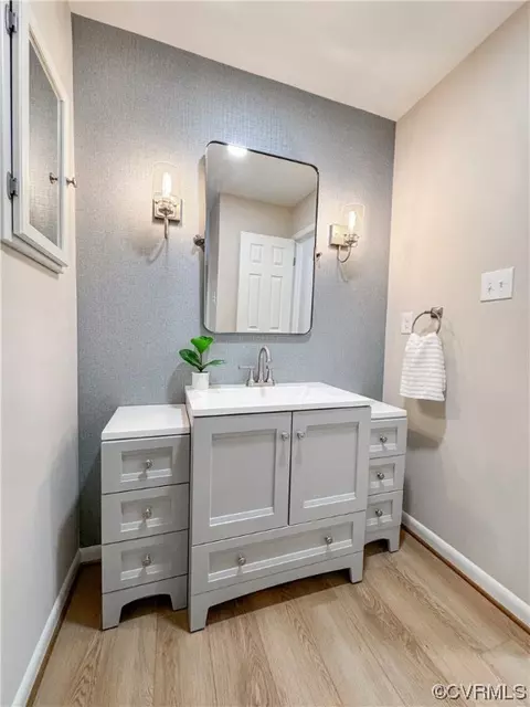 Bath - 4811 Long Shadow Dr, Midlothian, VA 23112 photo 3 of 6