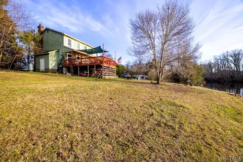 1319 Daniel Rd, Blackstone, VA 23824