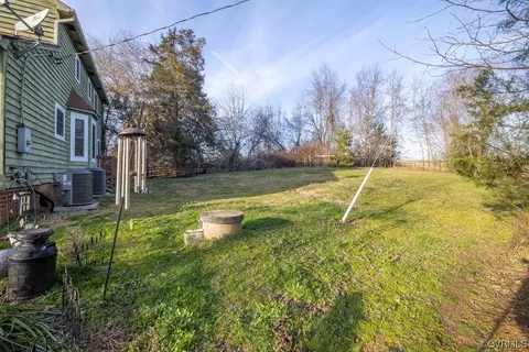 Exterior - 1319 Daniel Rd, Blackstone, VA 23824 photo 9 of 16