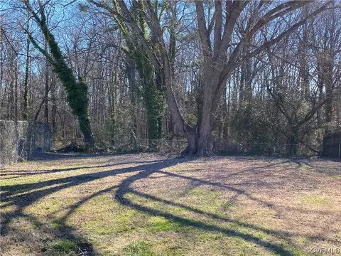 Exterior - 225 Bartee Rd, Richmond, VA 23224 photo 2 of 2