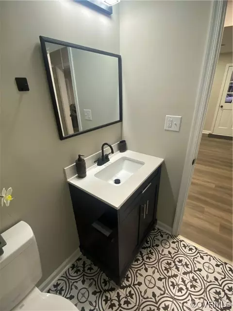 Bath - 225 Bartee Rd, Richmond, VA 23224 photo 3 of 5
