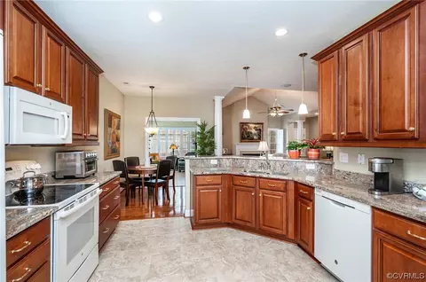 Kitchen - 401 Dunlin Ct, Midlothian, VA 23114 photo 2 of 3