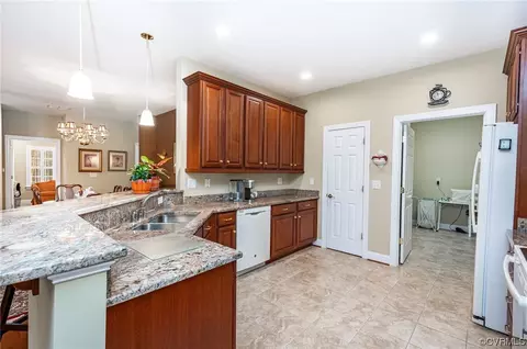Kitchen - 401 Dunlin Ct, Midlothian, VA 23114 photo 3 of 3