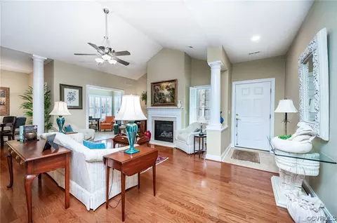 Living - 401 Dunlin Ct, Midlothian, VA 23114 photo 3 of 4