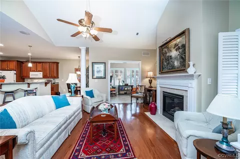 Living - 401 Dunlin Ct, Midlothian, VA 23114 photo 2 of 4