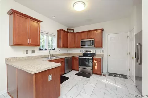 Kitchen - 1600 Winterfield Pl, Midlothian, VA 23113 photo 2 of 5