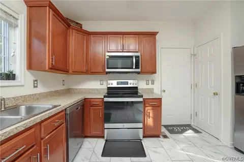 Kitchen - 1600 Winterfield Pl, Midlothian, VA 23113 photo 5 of 5