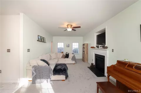 Living - 1600 Winterfield Pl, Midlothian, VA 23113 photo 3 of 3