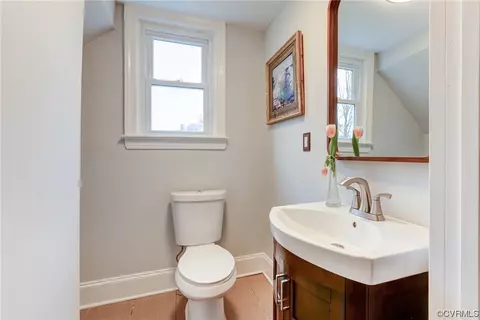 Bath - 2018 Monteiro Ave, Richmond, VA 23222 photo 1 of 5