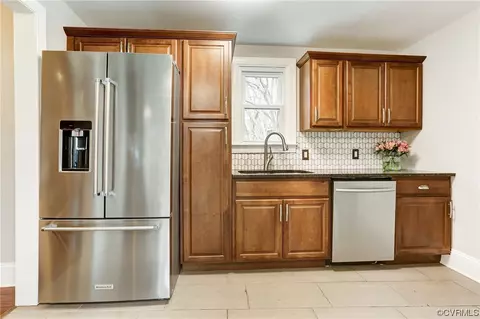 Kitchen - 2018 Monteiro Ave, Richmond, VA 23222 photo 1 of 4