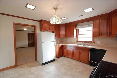 Kitchen - 321 County Line Rd, Midlothian, VA 23112 photo 3 of 3