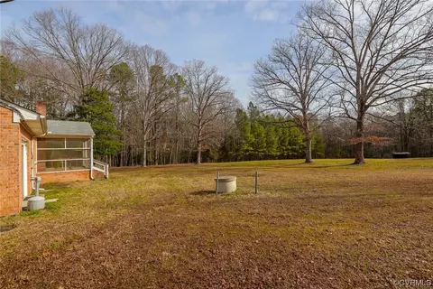 Exterior - 321 County Line Rd, Midlothian, VA 23112 photo 5 of 10