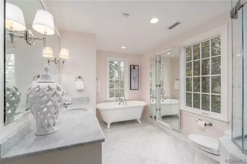 Bath - 314 Summit Ln, Richmond, VA 23221 photo 2 of 4