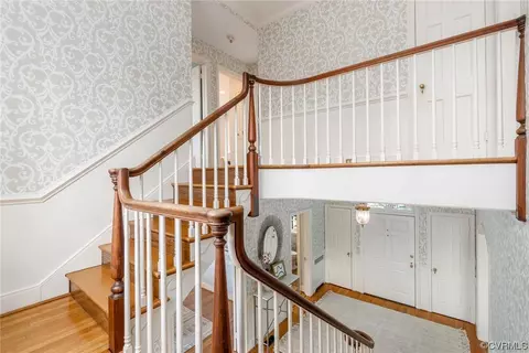 Entry Way - 314 Summit Ln, Richmond, VA 23221 photo 2 of 4
