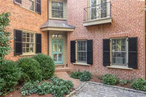 Exterior - 314 Summit Ln, Richmond, VA 23221 photo 6 of 14
