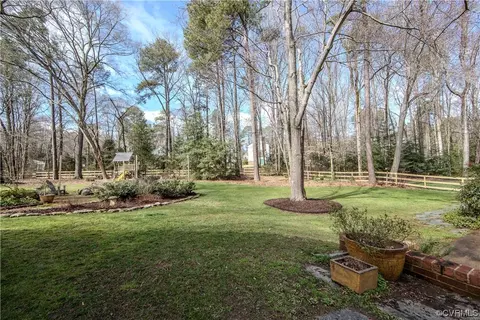 Exterior - 402 Lancey Dr, Midlothian, VA 23114 photo 4 of 9