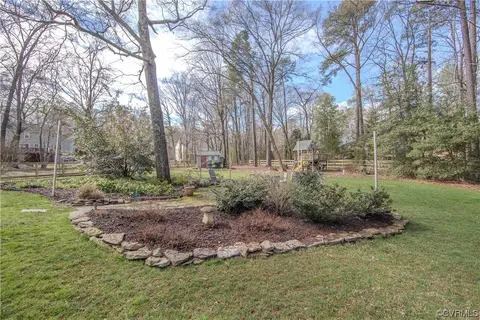 Exterior - 402 Lancey Dr, Midlothian, VA 23114 photo 8 of 9
