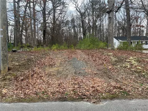 12711 Colonial Ave, Chester, VA 23831
