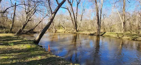17517 Hewlett Rd, Beaverdam, VA 23015