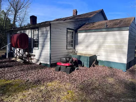 Exterior - 9357 Ashcake Rd, Ashland, VA 23005 photo 5 of 8