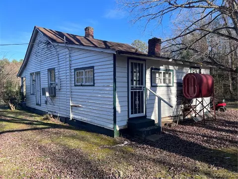 Exterior - 9357 Ashcake Rd, Ashland, VA 23005 photo 7 of 8