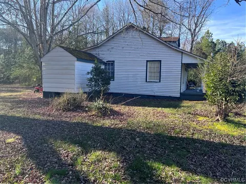 Exterior - 9357 Ashcake Rd, Ashland, VA 23005 photo 4 of 8