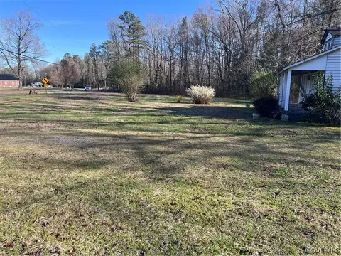 Exterior - 9357 Ashcake Rd, Ashland, VA 23005 photo 3 of 8