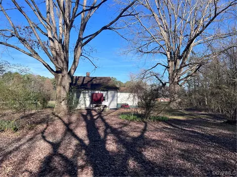 Exterior - 9357 Ashcake Rd, Ashland, VA 23005 photo 6 of 8