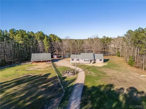 17482 James River Dr, Disputanta, VA 23842