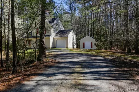 8295 Kitchener Dr, Gloucester, VA 23061 photo 2